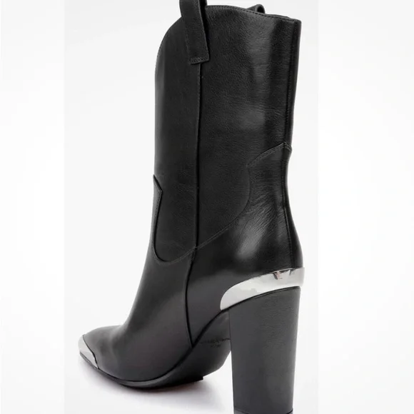 NEW DANIEL DIAMOND Elegant Black Heeled Boots with Silver Chain Detail - Picture 2 of 7